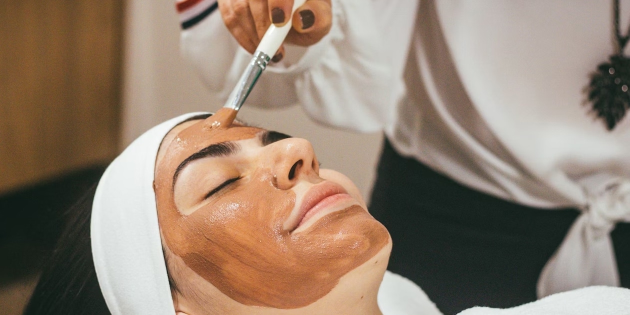 آشنایی با بهترین نواحی برای ماساژ صورت 3 نواحی صورت برای ماساژ