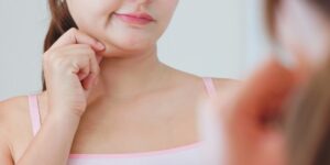 ماساژ از بین بردن غبغب