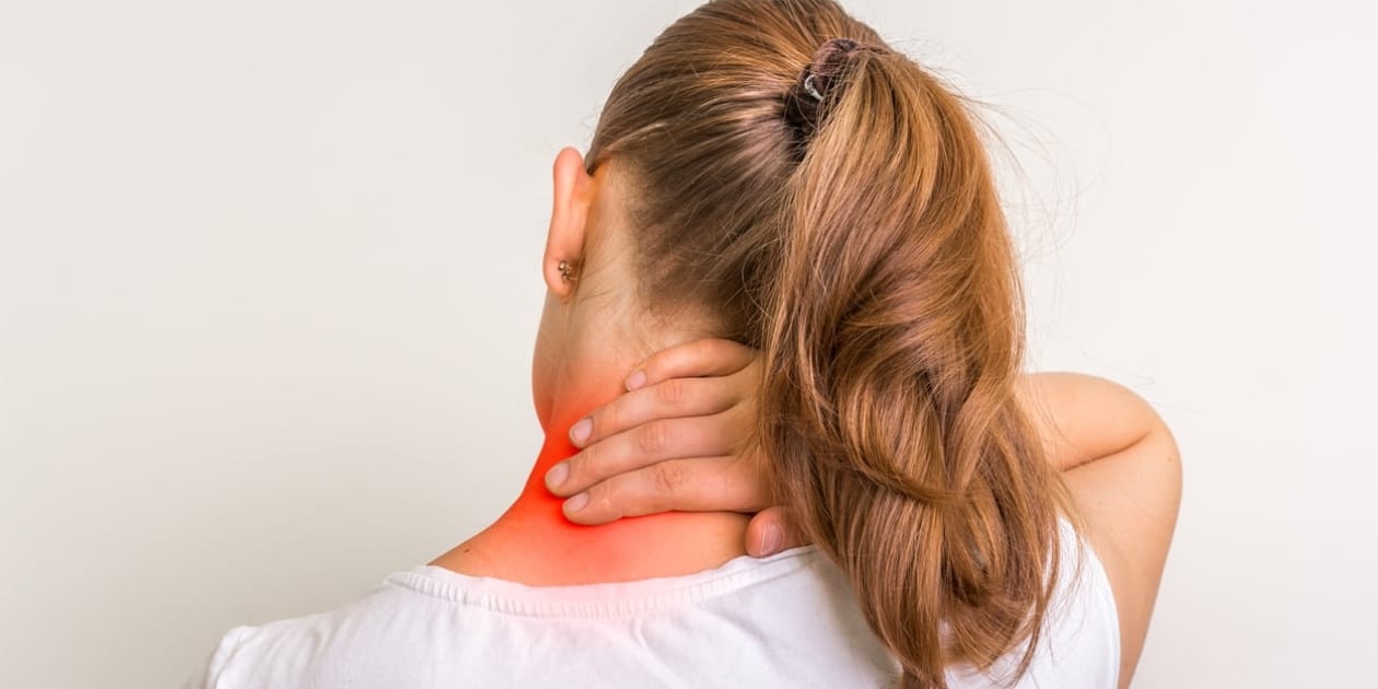 علائم دیسک گردن، دیسک گردن چه علائمی دارد؟ 4 مهم ترین علائم دیسک گردن